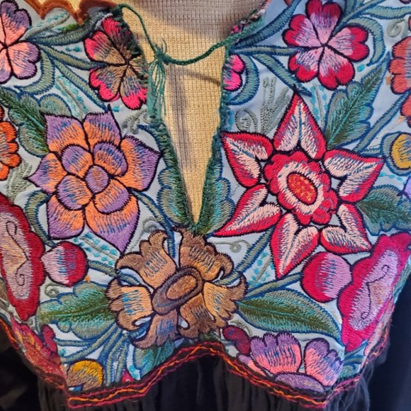 Vintage Mexican embroidered peasant tunic - Picture 3 of 7